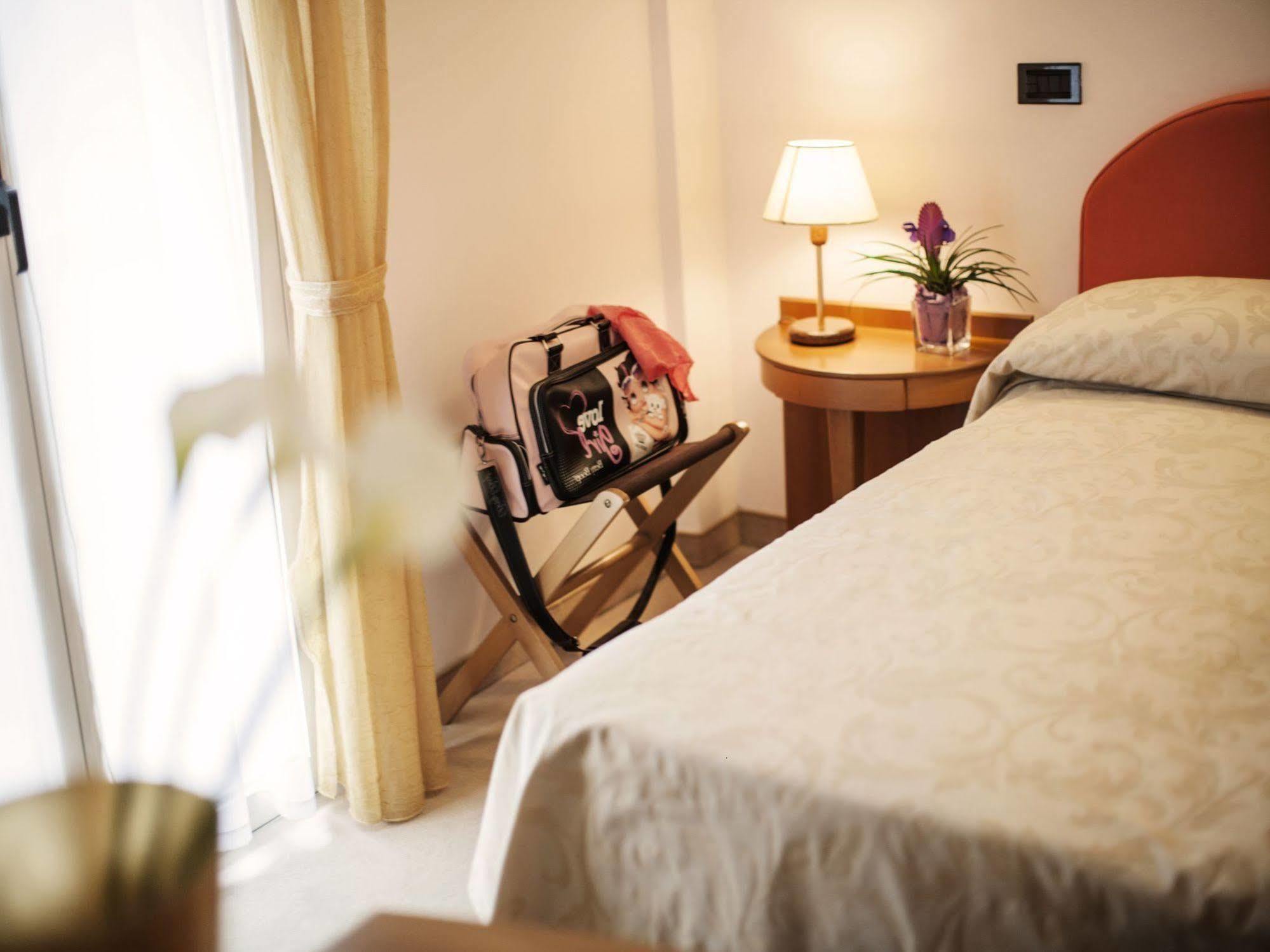 Hotel Levante Rimini Zewnętrze zdjęcie